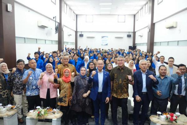 Wakil Ketua MPR RI Eddy Soeparno dalam rangkaian Roadshow MPR Goes to Campus untuk mengkampanyekan urgensi transisi energi (Foto: Humas MPR)  