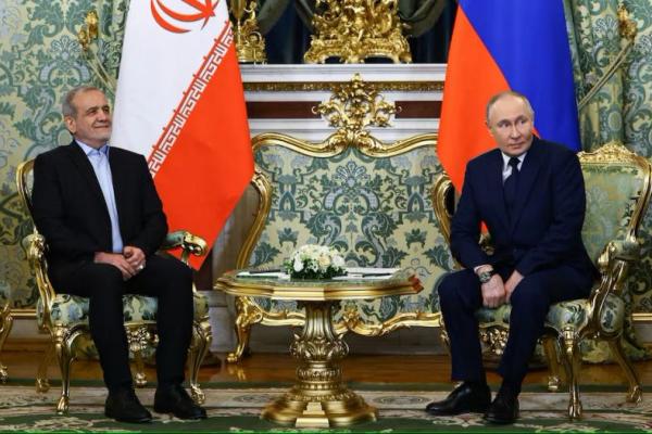 Presiden Rusia Vladimir Putin dan Presiden Iran Masoud Pezeshkian bertemu di Moskow, Rusia 17 Januari 2025. REUTERS 