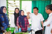 Kepala Badan Pangan Nasional/National Food Agency (NFA)  Arief Prasetyo Adi saat meninjau PAS Aman di Pasar Maricaya, Makassar,  Jumat (17/1/2025). (foto:NFA)