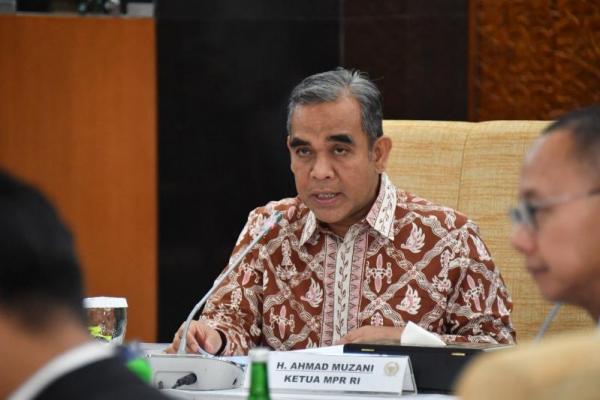 Ketua MPR RI, Ahmad Muzani melakukan Rapat Pimpinan bersama para Wakil Ketua MPR, yang berlangsung di Ruang Delegasi, Gedung Nusantara V Komplek Parlemen Jakarta, Selasa (Foto: Humas MPR) 