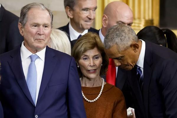 Mantan Presiden George W. Bush, Mantan Ibu Negara Laura Bush dan Mantan Presiden Barack Obama — 20 Januari 2025. (FOTO: GETTY IMAGE) 