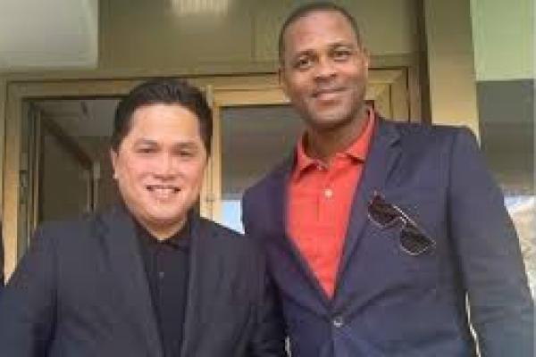 Ketua Umum PSSI Erick Thohir bersama pelatih Timnas Indonesia Patrick Kluivert 