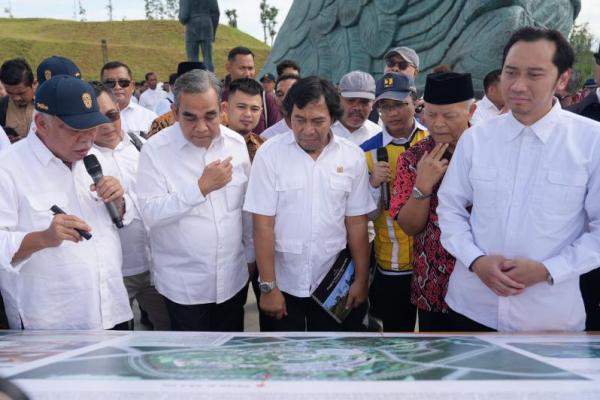 Ketua MPR RI, Ahmad Muzani (kedua dari kiri) bersama pimpinan dan anggota MPR lainnya mengunjungi Ibu Kota Nusantara (IKN) pada Jumat (Foto: Humas MPR) 