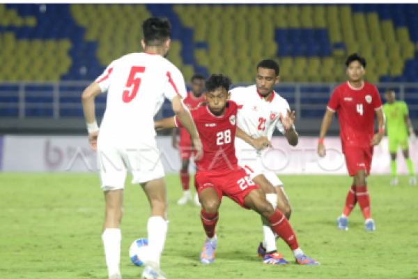 Timnas Indonesia U-20 kalah 0-1 dari Yordania dalam turnamen Mandiri U-20 Challenge Series di Stadion Gelora Delta Sidoarjo, Jumat (24/1/2025) malam. (foto:Antara) 