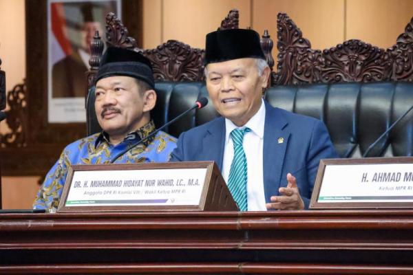 Wakil Ketua MPR RI Hidayat Nur Wahid atau HNW dalam acara pelepasan Duta ASFA (Assalam Fil Alamin) Foundation dan Seminar Nasional di Gedung Nusantara V, Kompleks Parlemen Senayan, Jakarta pada Kamis (Foto: Humas MPR) (Foto: Humas MPR) 