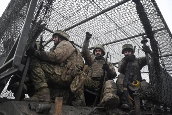 Prajurit Brigade ke-110 Pasukan Pertahanan Teritorial Ukraina mengikuti pelatihan di tengah perang Rusia di Ukraina di wilayah Zaporizhzhia. (FOTO: REUTERS) 