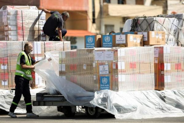 Pengiriman bantuan medis dari Organisasi Kesehatan Dunia WHO dan badan pengungsi PBB, di Bandara Internasional Beirut-Rafic Hariri, di Beirut, Lebanon, 4 Oktober 2024. REUTERS 