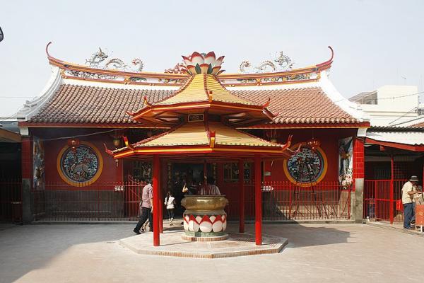 Klenteng Jin De Yuan, salah satu lokasi untuk merayakan Imlek di Jakarta (Foto: Wiki) 