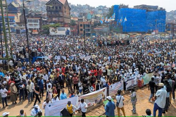 Demonstran Kongo menghadiri protes terhadap Rwanda, di Bukavu, Republik Demokratik Kongo bagian timur 27 Januari 2025. REUTERS 