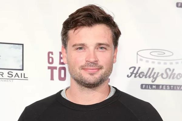 Tom Welling pemeran Clark Kent alias Superman di film serial Smallville. (FOTO: FILM MAGIC) 