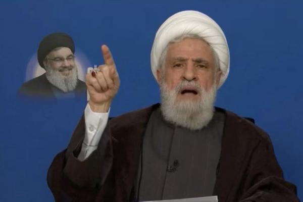 Pemimpin Hizbullah Lebanon Sheikh Naim Qassem menyampaikan pidato dari lokasi yang tidak diketahui, 27 Januari 2025. Reuters TV via REUTERS 