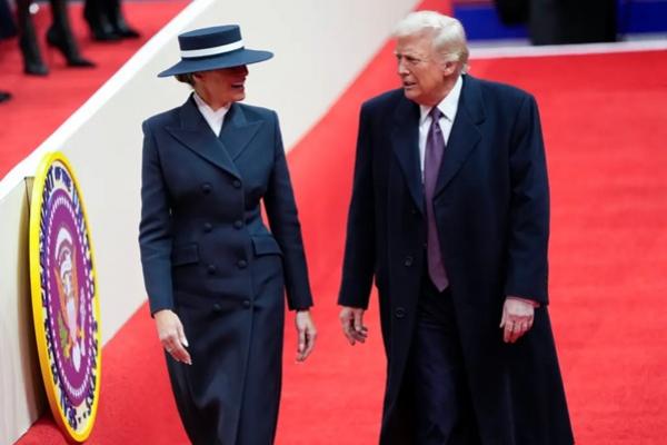 Melania Trump dan Presiden Donald Trump saat pelantikan Presiden pada 20 Januari 2025 di Washington, DC. (FOTO: AP) 