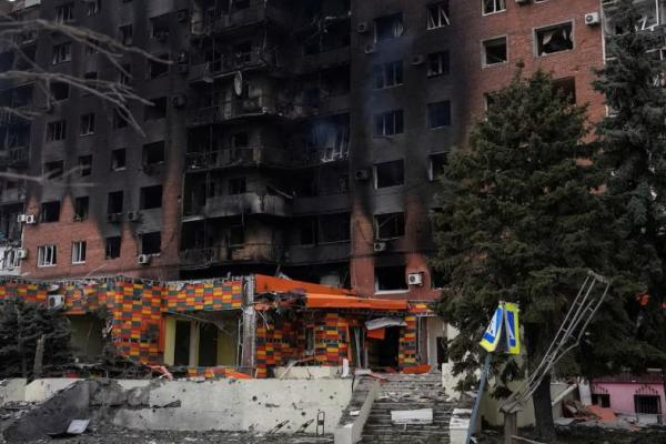 Pemandangan menunjukkan sebuah gedung apartemen yang rusak akibat serangan militer Rusia, di kota Pokrovsk di wilayah Donetsk, Ukraina 21 Januari 2025. REUTERS 