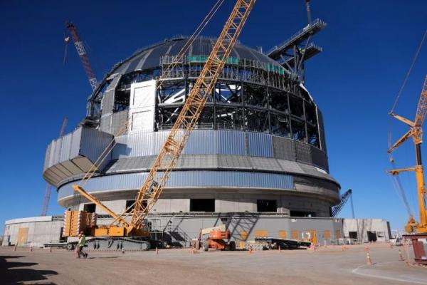 Pemandangan lokasi tempat European Southern Observatory membangun teleskop optik terbesar di dunia di atas gunung di gurun Atacama di Chili, 26 Januari 2025. REUTERS 