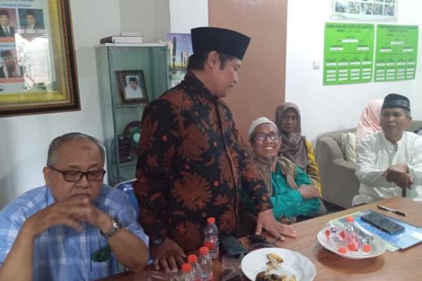 Ketua Umum Badan Koordinasi Mubaligh Indonesia (Bakomubin) Jakarta Dr. Lalu Zulkifli (berdiri). Foto: pjmi/katakini 