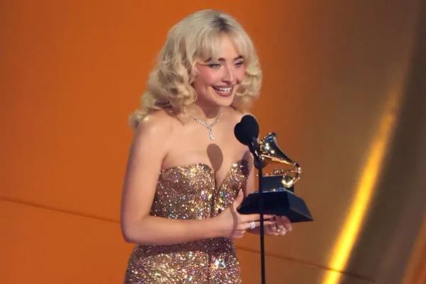 Sabrina Carpenter raih Best Pop Vocal Album Grammy Awards 2025 pada bulan Februari 2025. (FOTO: WIREIMAGE) 