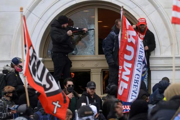 Pendukung Trump menyerbu Capitol, 6 Januari 2021. REUTERS 