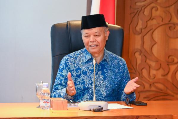 Wakil Ketua MPR-RI sekaligus Anggota DPR-RI Komisi VIII, Hidayat Nur Wahid (HNW) dalam Raker Komisi VIII DPR RI dengan Kemenag, di kompleks Parlemen, Senin (Foto: Humas MPR) 