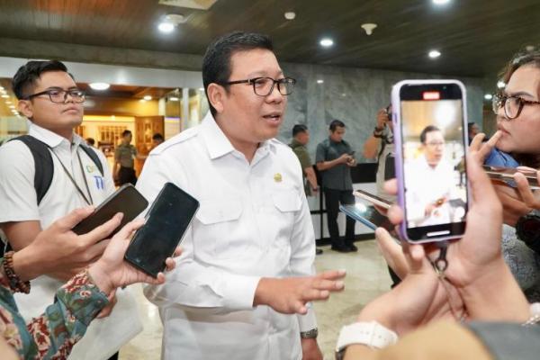 Kepala Badan Pangan Nasional/National Food Agency (NFA)  Arief Prasetyo Adi memberikan keterangan keoada media di sela Rapat Dengar Pendapat (RDP) Komisi IV DPR RI, di Jakarta, Selasa (4/2/2025).(foto:NFA) 