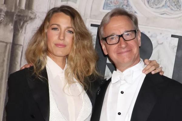 Blake Lively (kiri) dan Paul Feig pada tahun 2018. (FOTO: SHUTTERSTOCK) 