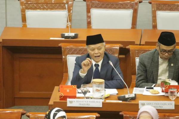 Wakil Ketua MPR-RI sekaligus Anggota Komisi VIII DPR-RI dari PKS, Hidayat Nur Wahid dalam Rapat Kerja dengan Kepala Badan Penyelenggara Haji di Komisi VIII DPR-RI, Selasa (Foto: Humas MPR) 