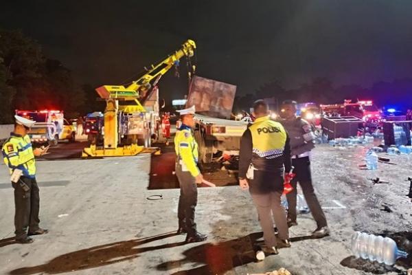 Kecelakaan di Gerbang Tol Ciawi, Bogor, Jawa Barat, Selasa (4/2/2025). Foto: istimewa 