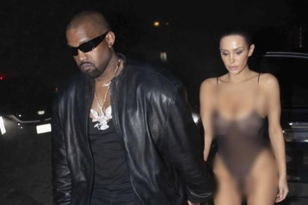 Kanye West dan Bianca Censori menghadiri afterparty Grammy Awards 2025. (FOTO: BACKGRID) 