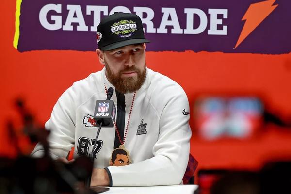 Donald Trump Benci Taylor Swift, Travis Kelce Merasa Terhormat Presiden AS Hadir di Super Bowl. (FOTO: GETTY IMAGE) 