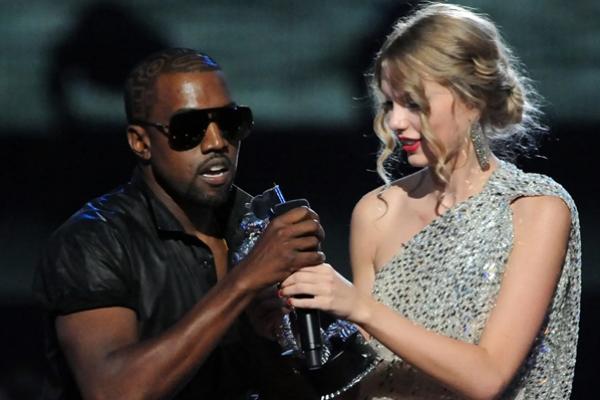 Kanye West dan Taylor Swift di MTV Video Music Awards 2009. (FOTO: MAGIC FILM) 