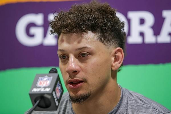 Patrick Mahomes berbicara kepada media setelah kalah dari Philadelphia Eagles 40-22 di Super Bowl 2025. (FOTO: GETTY IMAGE) 