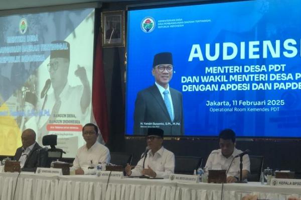 Menteri Desa dan Pembangunan Daerah Tertinggal (Mendes PDT) Yandri Susanto saat menerima audiensi dari Apdesi dan Papdesi di Kantor Kemendes PDT (Foto: Ist/Habib Katakini.com) 