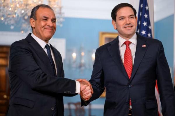 Menteri Luar Negeri Marco Rubio berjabat tangan dengan Menteri Luar Negeri Mesir Badr Abdelatty di Departemen Luar Negeri di Washington, AS, 10 Februari 2025. REUTERS 