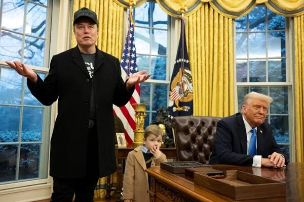 Jahil, Putra Elon Musk `Ngupil` saat Berpose Bareng Presiden Donald Trump di Gedung Putih. (FOTO: GETTY IMAGE) 