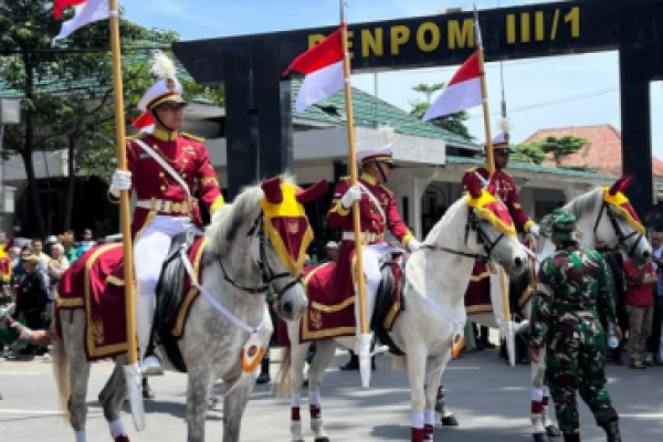 Pasukan Berkuda menyambut kedatangan Presiden Turki Recep Tayyip Erdogan dan Ibu Negara Turki Emine Gulbaran Erdogan di Istana Kepresidenan di Kota Bogor, Jawa Barat, Rabu (12/2/2025),(foto:Antara) 