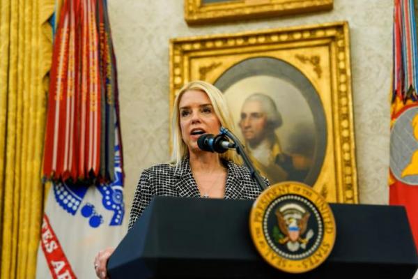 Pam Bondi berpidato pada hari pelantikannya sebagai Jaksa Agung AS, di Gedung Putih di Washington, AS, 5 Februari 2025. REUTERS 