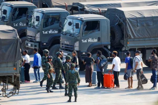 Korban multinasional dari pusat penipuan, yang ditipu untuk bekerja di Myanmar, di Distrik Phop Phra, provinsi Tak, Thailand 12 Februari 2025. REUTERS 