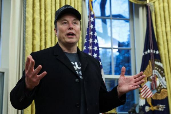 Elon Musk berbicara di samping Presiden AS Donald Trump di Ruang Oval Gedung Putih di Washington, D.C., AS, 11 Februari 2025. REUTERS 