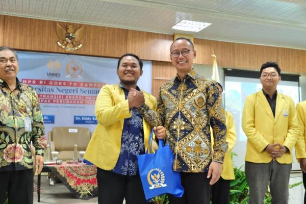 Wakil Ketua MPR RI Eddy Soeparno dalam agenda Roadshow MPR Goes to Campus di Kampus Universitas Negeri Semarang (Foto: Humas MPR) 