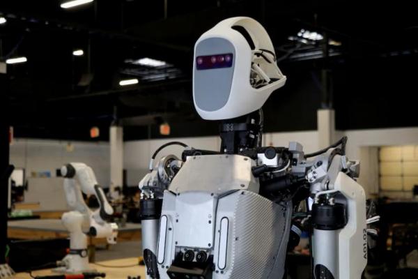 Tampilan Apollo, robot humanoid yang dibuat oleh Apptronik, Inc. di Austin, Texas, AS, 25 Oktober 2023. REUTERS 