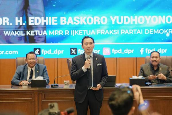 Wakil Ketua MPR RI sekaligus Ketua Fraksi Partai Demokrat, Edhie Baskoro Yudhoyono (Ibas) membuka acara Seminar Fraksi Partai Demokrat dengan topik Bangkitkan #SadarDigital: Lawan Judi Online dan Pinjaman Online Ilegal, Selamatkan Masa Depan Generasi Kita!, Selasa (Foto: Humas MPR) 