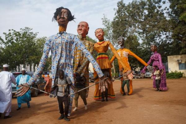 Dalang menghadiri Festival sur le Niger, yang diadakan di Segou, Mali 6 Februari 2025. REUTERS 