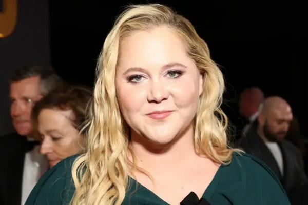 Apa yang Dikatakan Amy Schumer pada Blake Lively tentang Drama Hukum Justin Baldoni? (FOTO: NBC) 