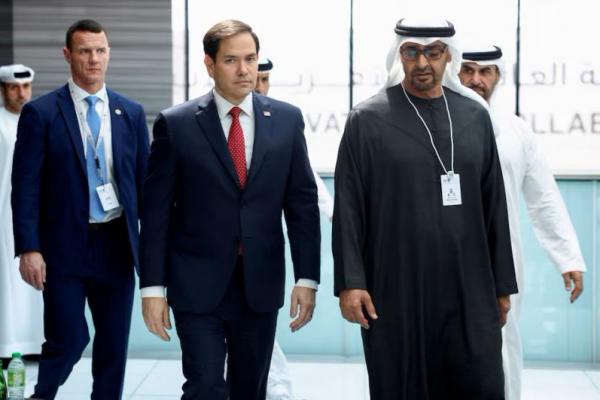 AS Menteri Luar Negeri Marco Rubio berjalan bersama Presiden Uni Emirat Arab Sheikh Mohamed bin Zayed Al Nahyan di ADNEC Centre Abu Dhabi, Uni Emirat Arab, 19 Februari 2025. REUTERS 