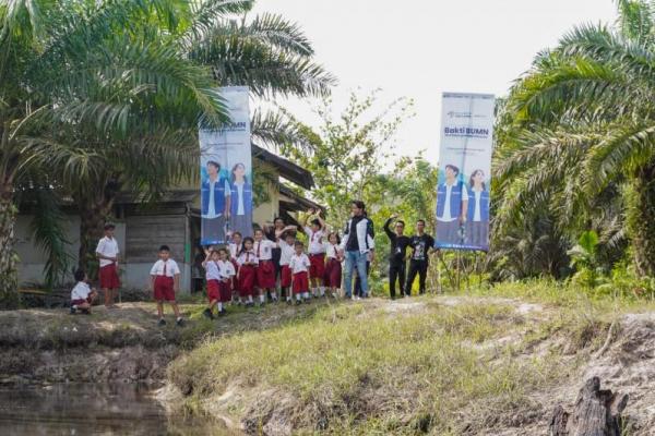 Program RBB BUMN Batch VII di Mempawah, Kalimantan Barat berlanjut hingga menjaukan desa terpencil (Foto: Ist) 