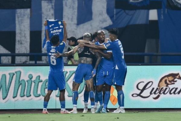 Persib Bandung merayakan gol ke gawang PSM Makassar di BRI Liga 1 2024/2025 (Foto: Persib Bandung Official) 