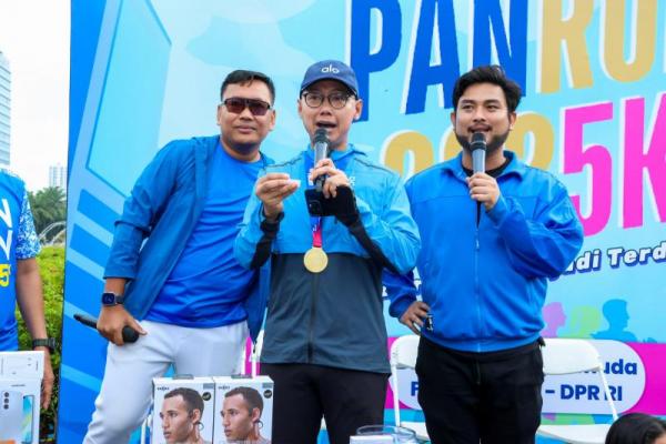 Wakil Ketua MPR Eddy Soeparno menghadiri acara PAN Run yang diselenggarakan Fraksi PAN DPR RI (Foto: Humas MPR) 