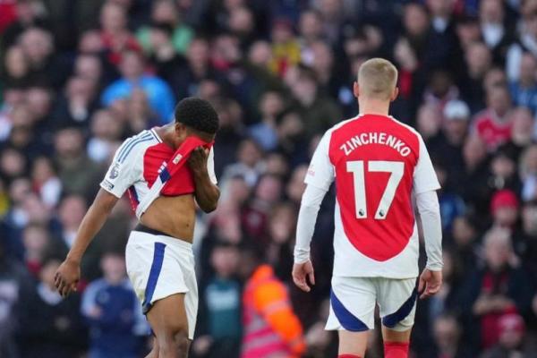 Myles Lewis-Skelly diganjar kartu merah dalam laga Premier League antara Arsenal vs West Ham, Sabtu (22/2/2025). Foto: AP Photo/Kirsty Wigglesworth 