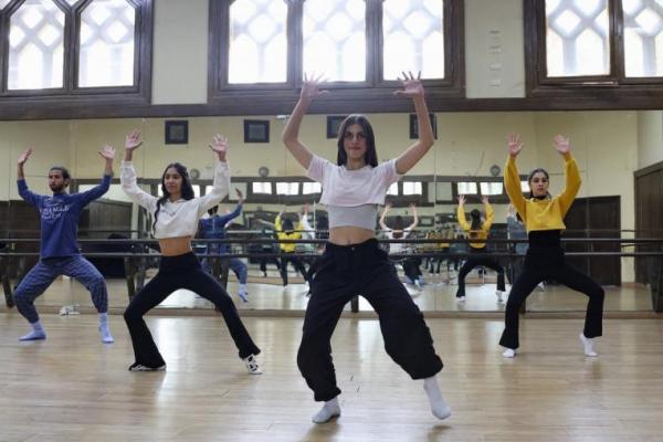 Penari tampil selama latihan di Institut Seni Drama Tinggi di Damaskus, Suriah, 5 Februari 2025. REUTERS 