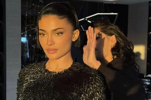 Jesus Guerrero Meninggal Dunia, Kylie Jenner Tanggung Seluruh Biaya Pemakaman Penata Rambutnya. (FOTO: INSTAGRAM) 