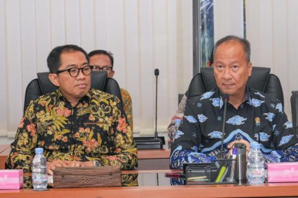 Menteri Perindustrian (Menperin) Agus Gumiwang Kartasasmita (kanan) dan Wakil Menteri Perindustrian (Wamenperin) Faisol Riza (kiri) (Foto: Ist) 